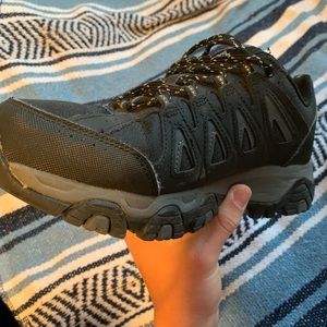 Men’s sketcher size 9.